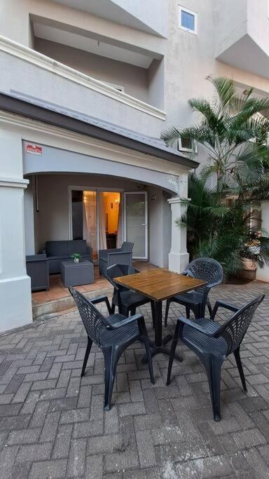 Sunshine Luxurious Villa:4 Mins Walk From Beach Flic-en-Flacq Exterior foto